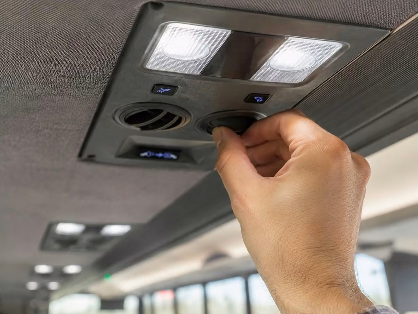 riviera beach 15 passenger minibus air conditioning