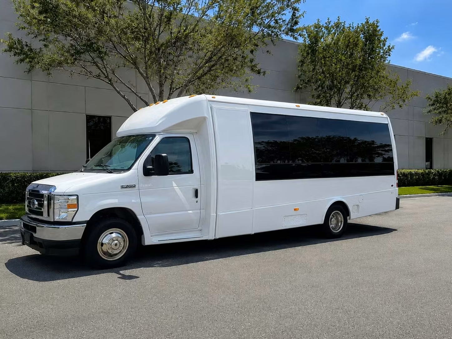 riviera beach 15 passenger minibus rental