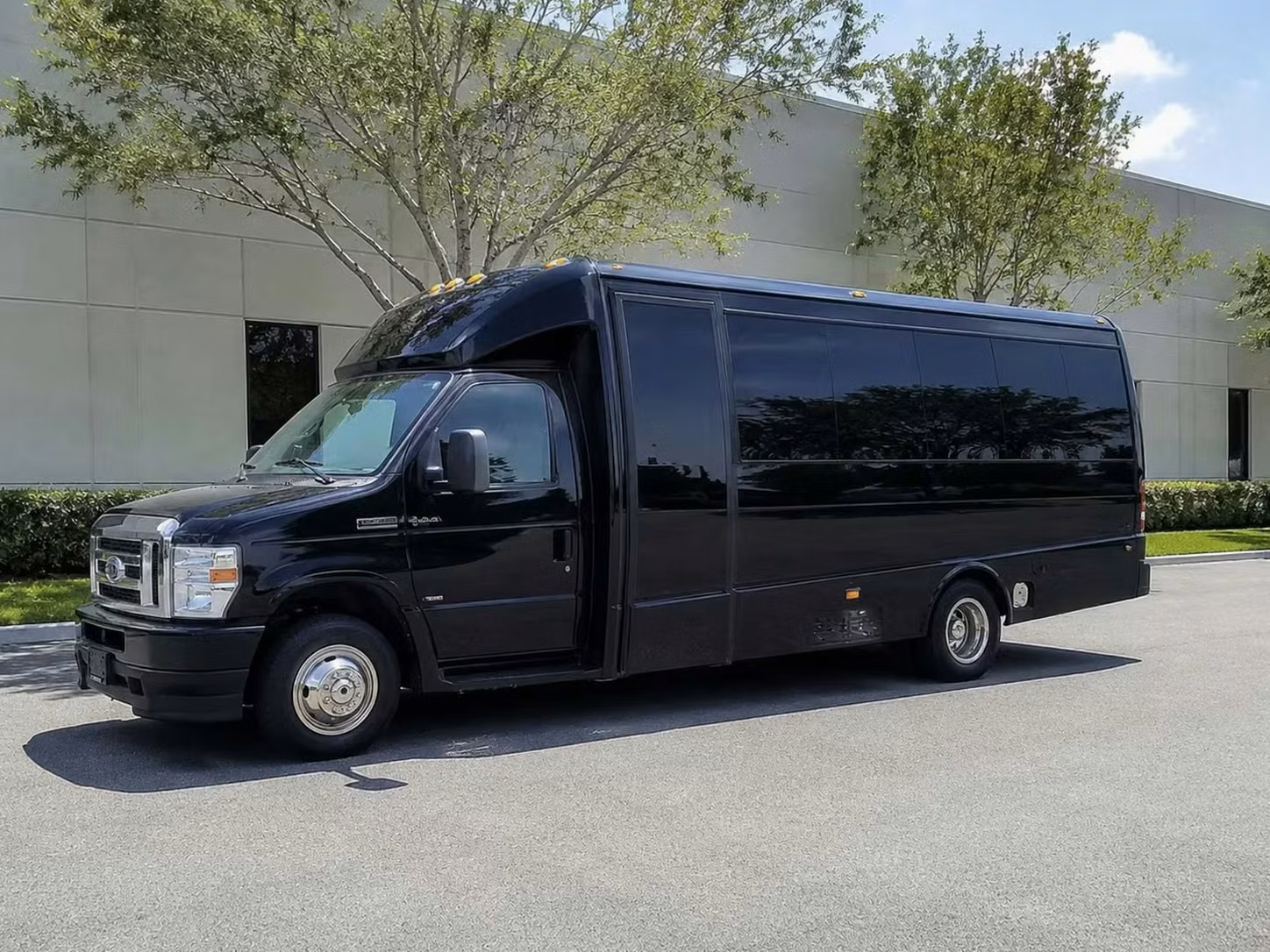 riviera beach 18 passenger minibus rental