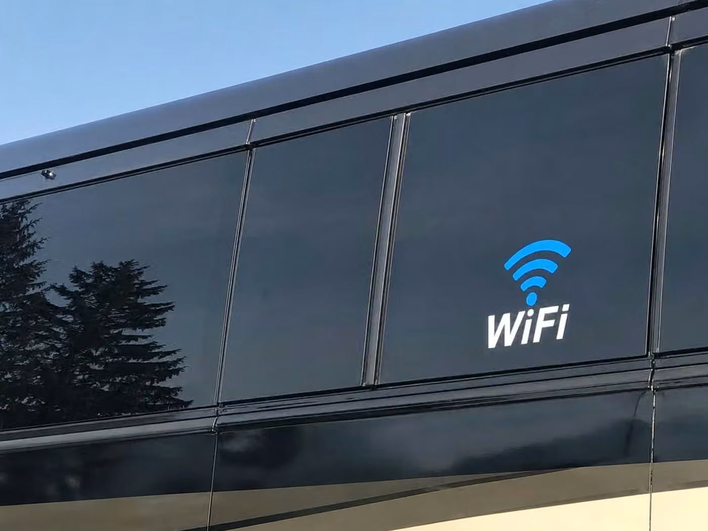 riviera beach 30 passenger minibus wifi