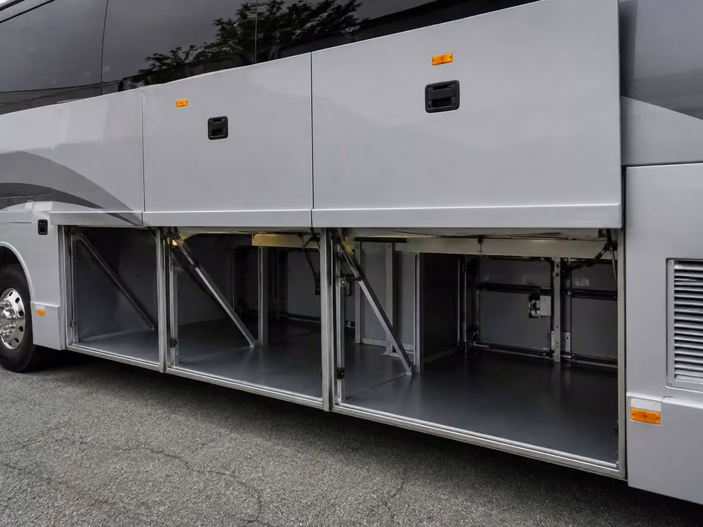 riviera beach 56 passenger charter bus luggage bays